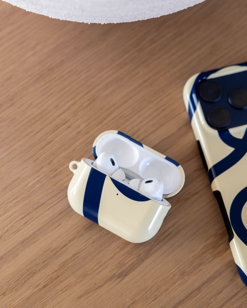 Husă AirPods asortată cu o husă de telefon